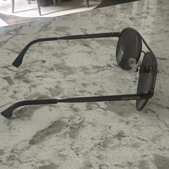 HD Black Aviator Sunglasses - Picture 3 of 6